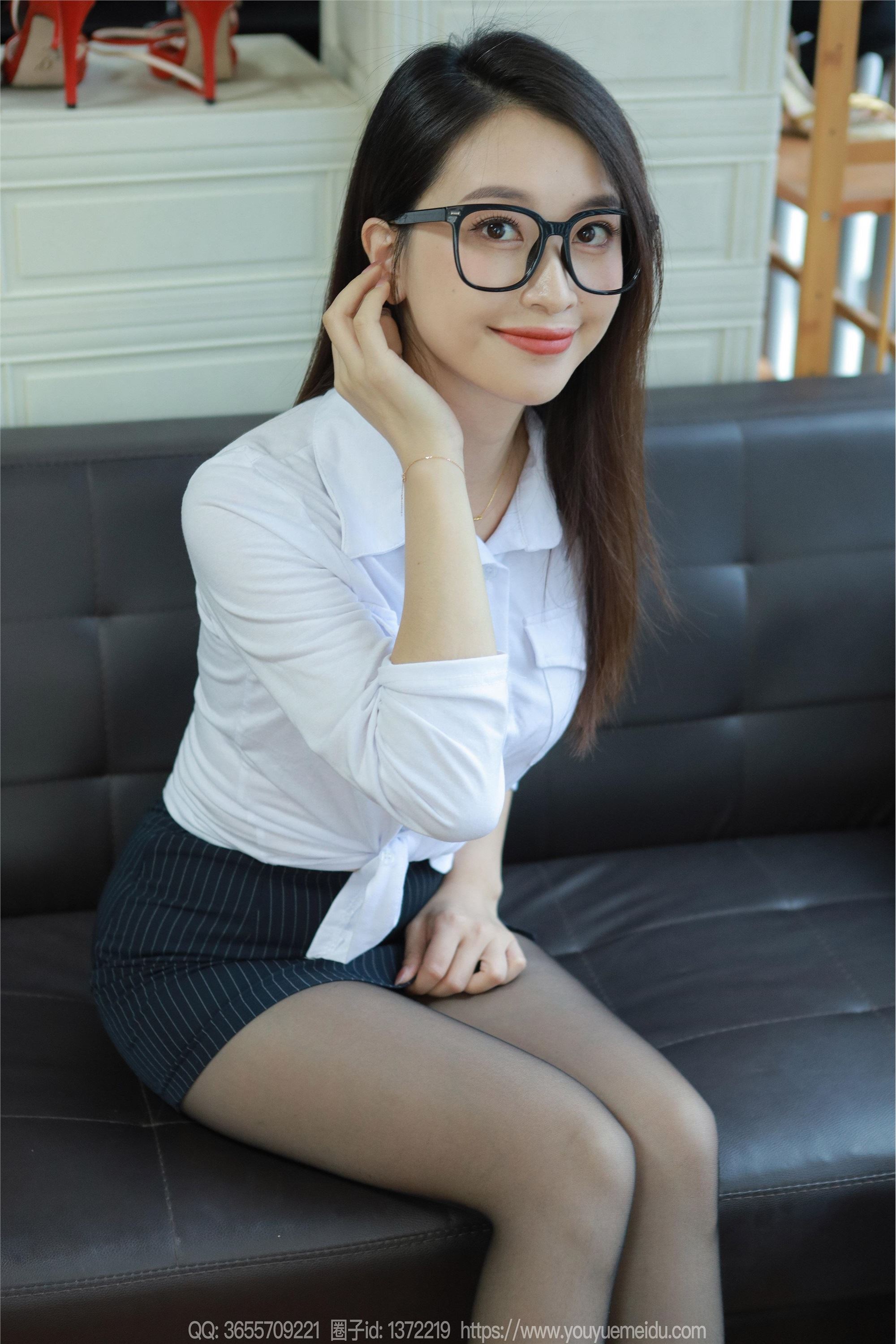 IESS异思趣向  2023.10.26 丝享家 1569 小婕《迷人眼镜娘》